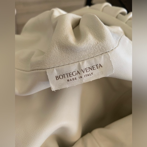 Bottega Veneta The Pouch Leather Clutch - Picture 13 of 16